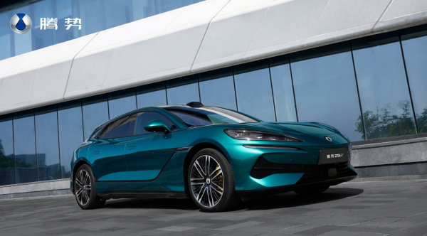 　　熔岩红内饰+续航破千，腾势Z9 GT改款亮剑，国产GT猎装迎来完全体？