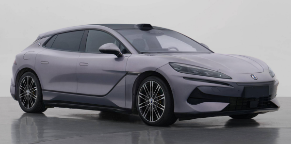 　　熔岩红内饰+续航破千，腾势Z9 GT改款亮剑，国产GT猎装迎来完全体？