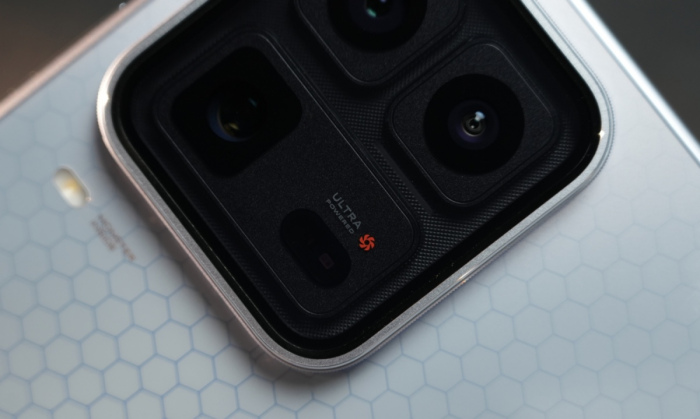 从设计到散热全面升级,iQOO 15 Ultra 诠释性能旗舰新形态