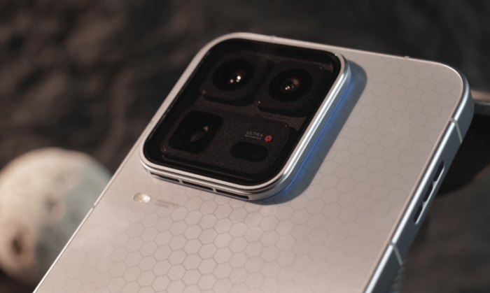 从设计到散热全面升级，iQOO 15 Ultra 诠释性能旗舰新形态