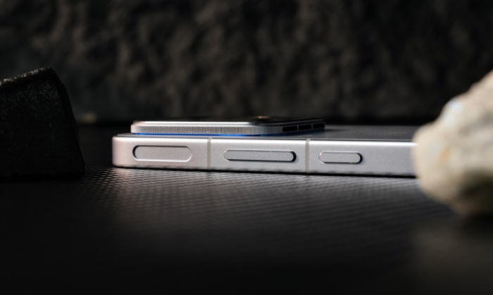 从设计到散热全面升级,iQOO 15 Ultra 诠释性能旗舰新形态