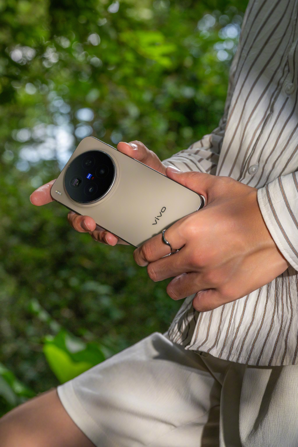 不止影像旗舰!vivo X300 Ultra将亮相MWC,新一代“V单”来袭